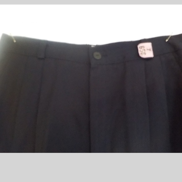 Christopher and Banks - pleated shorts - size 6 - Picture 2 of 6